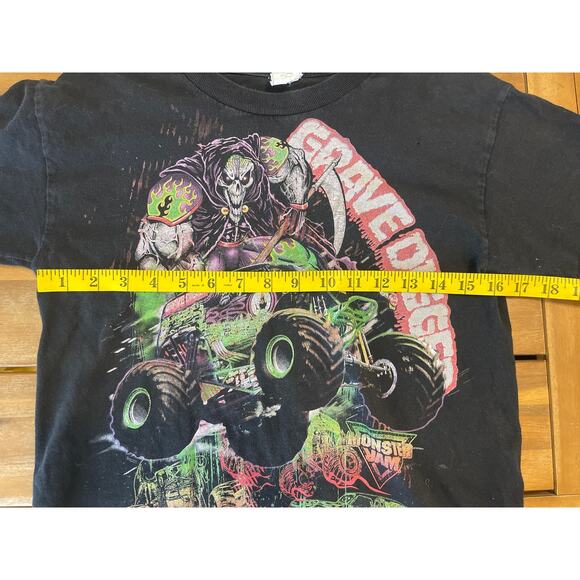 Vintage Grave Digger Monster Trucks Kids T-Shirt Size Medium - Picture 4 of 6